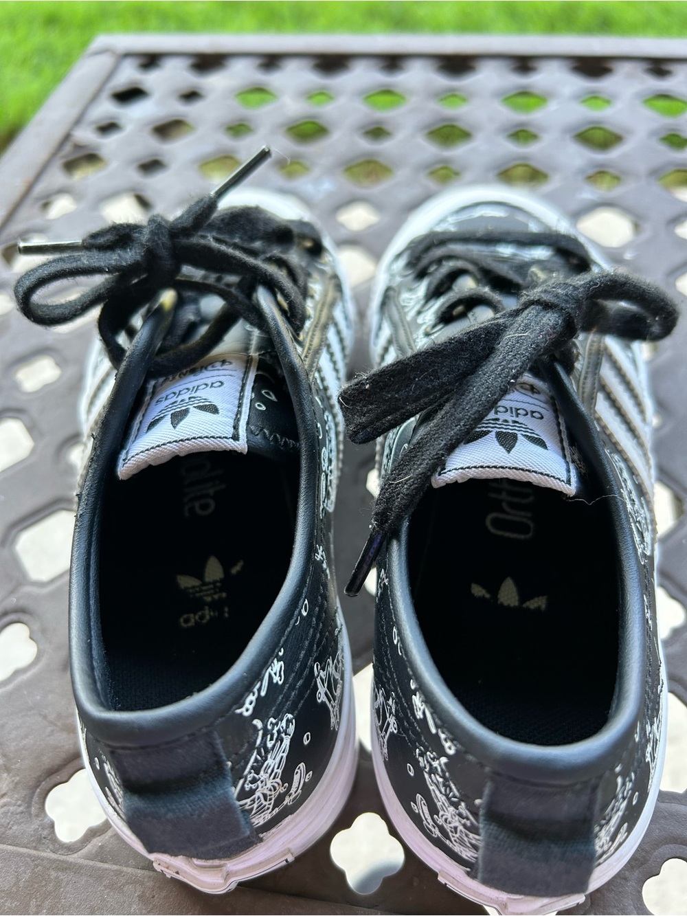 Goofy sneakers Nizza Adidas- Boys’ size 3.5